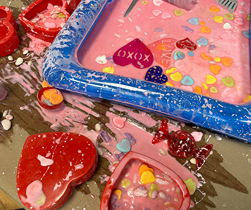 Children painting in Artnest Studio class