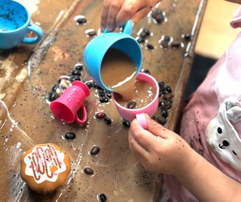 Children painting in Artnest Studio class