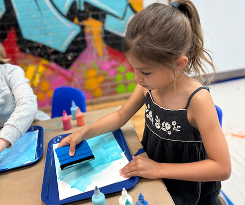 Children painting in Artnest Studio class