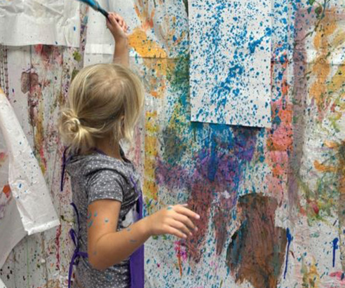 Children painting in Artnest Studio class