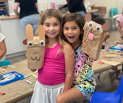 Children painting in Artnest Studio class